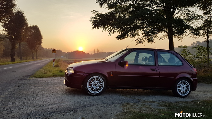 Ford Fiesta 1.7 16v – Podziwianie wschodu słońca z moją piękną 