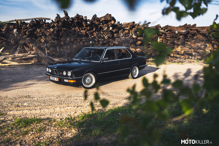 BMW M5 E28 –  