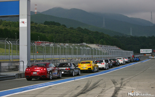 Nissany na Fuji Speedway