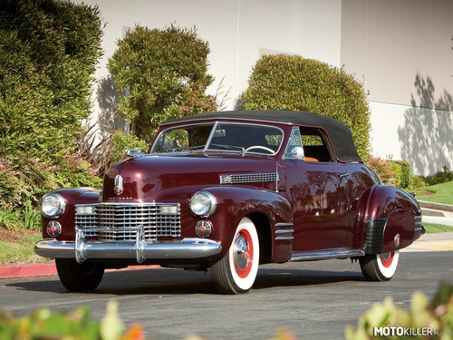 Cadillac Retro 1941 Sixty-Two Convertible Coupe Wine