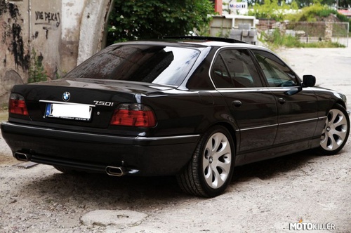 BMW 750i BLACK