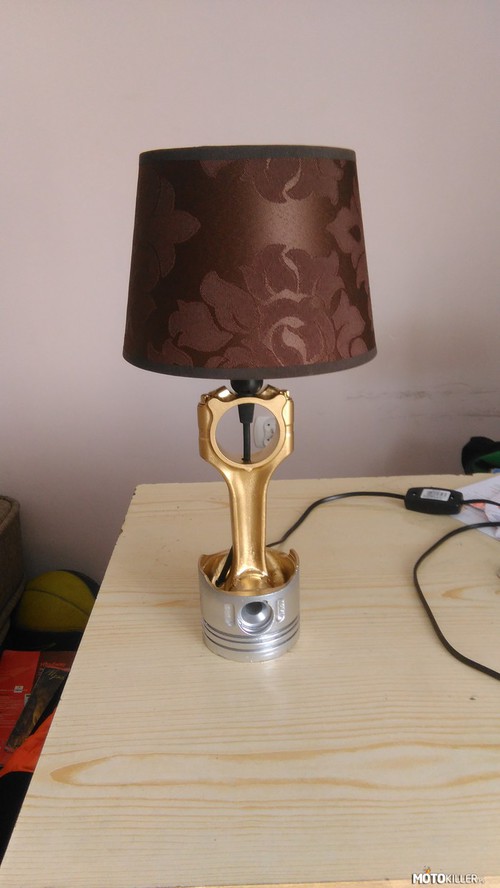 Kolejna lampka z wykorzystaniem tłoka